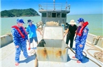 Cảnh sát biển tạm giữ tàu chở 22.000 lít dầu DO trên vùng biển Hà Tĩnh