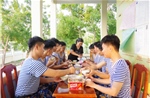 Bữa cơm ấm tình quân dân khi làm nhà ở cho gia đình chính sách