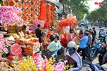 Nhộn nhịp phố bán đồ trang trí Tết lớn nhất TP Hồ Chí Minh
