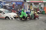 TP Hồ Chí Minh: Hàng loạt tuyến đường ở thành phố Thủ Đức ngập nặng sau cơn mưa to kéo dài