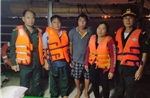 TP Hồ Chí Minh: Chìm sà lan trên sông, 2 người được cứu sống