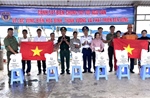 Cảnh sát biển đồng hành cùng ngư dân tỉnh Bến Tre 