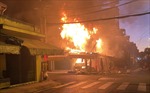 TP Hồ Chí Minh: Cháy lớn ở chợ Hiệp Tân, 3 ki ốt bị thiêu rụi