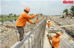 TP Hồ Chí Minh: Công nhân &#39;đội nắng&#39; thi công dự án hơn 8.000 tỷ đồng