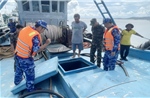 Cảnh sát biển phối hợp bắt tàu vận chuyển 90.000 lít dầu DO trái phép