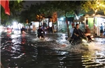 TP Hồ Chí Minh: Nhiều tuyến đường ngập như sông sau cơn mưa lớn