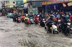 TP Hồ Chí Minh: Mưa lớn kéo dài, nhiều tuyến đường bị ngập sâu