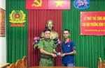 Nhặt được ví có vàng, Thiếu tá Công an lập tức tìm người trả lại
