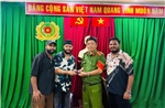 Công an phường Chợ Quán thu hồi, trao trả tài sản bị mất cho người dân và du khách