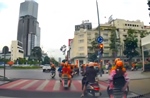 Xử phạt 10 người mặc áo cam chạy Vespa vượt đèn đỏ ở trung tâm TP Hồ Chí Minh