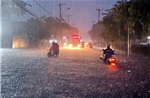 Mưa lớn, nhiều tuyến đường TP Hồ Chí Minh chìm trong biển nước