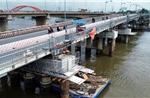 TP Hồ Chí Minh: Cầu Bình Triệu 1 được nâng cao hơn 1 mét bằng 106 kích thủy lực
