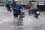TP Hồ Chí Minh: Nhiều tuyến đường ngập do mưa lớn kết hợp triều cường