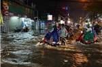 TP Hồ Chí Minh: Nhiều tuyến đường vùng ven ngập sâu trong mưa lớn
