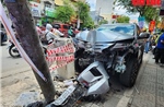 TP Hồ Chí Minh: Ô tô ngân hàng gây tai nạn liên hoàn, 3 người bị thương
