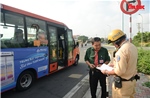  CSGT Tân Túc tăng cường kiểm soát vận tải hành khách cửa ngõ Tây