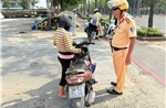 TP Hồ Chí Minh: Xử lý gần 100 trường hợp xe máy đi vào làn xe đạp