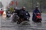Mưa trái mùa gây ngập nhiều tuyến đường ở TP Hồ Chí Minh