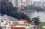 TP Hồ Chí Minh: Cháy lớn tàu du lịch trên sông Sài Gòn