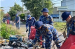 Cảnh sát biển ra quân ‘Ngày Chủ nhật xanh’ làm sạch môi trường