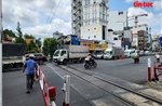 Xử phạt hai tài xế vượt đường ngang khi tín hiệu cảnh báo đường sắt đang hoạt động