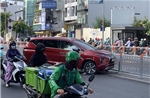 Ô tô đâm dải phân cách trên đường Cộng Hòa trong ngày đầu áp dụng phân làn, đảo chiều