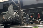 TP Hồ Chí Minh: Mưa dông gây ngập và đổ mái tôn ra đường