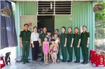 Bộ Tư lệnh TP Hồ Chí Minh thăm con quân nhân mắc bệnh hiểm nghèo