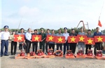 Cảnh sát biển đồng hành, hỗ trợ ngư dân vươn khơi bám biển
