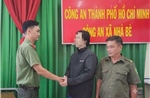 Công an xã Nhà Bè kịp thời cứu người nước ngoài nhảy sông