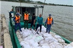 Cảnh sát biển phát hiện phương tiện chở khoảng 20 tấn đường cát không rõ nguồn gốc