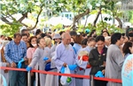 Đông đảo người dân xếp hàng chiêm bái xá lợi trái tim Bồ tát Thích Quảng Đức 