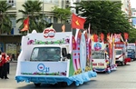 TP Hồ Chí Minh: Diễu hành xe hoa chào mừng Đại hội Đảng bộ lần thứ I