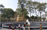 Công viên tưởng niệm nạn nhân COVID-19 hút khách ngày cận Tết