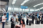 Sân bay Tân Sơn Nhất đông nghịt trong ngày 3/5