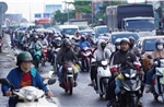 Người dân ùn ùn trở về TP Hồ Chí Minh, cửa ngõ phía Tây ùn ứ