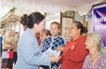 Đoàn Mặt trận Tổ quốc Việt Nam TP Hồ Chí Minh thăm, tặng quà kiều bào tại Lào