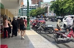 TP Hồ Chí Minh: Người đi bộ 'mất lối' vì tình trạng lấn chiếm vỉa hè