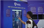 Du khách hào hứng trải nghiệm công nghệ số của ngành công an tại TP Hồ Chí Minh