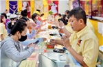 Giá vàng sáng 25/6 tiếp tục lao dốc, người mua tranh thủ 'bắt đáy'