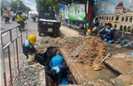TP Hồ Chí Minh: Xuất hiện hố sụt lớn trên đường Trường Chinh