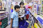 Hàng tựu trường giảm giá, phụ huynh tranh thủ mua sớm