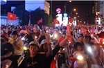 Người hâm mộ TP Hồ Chí Minh xuyên đêm mừng tuyển Việt Nam vô địch