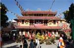 TP Hồ Chí Minh: Người dân nô nức đi lễ chùa ngày mùng 1 Tết