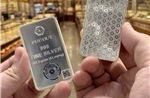 Giá vàng giảm nhẹ, giao dịch bạc 'nóng' với rủi ro mới