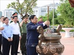 Thủ tướng dâng hương tưởng nhớ Chủ tịch Hồ Chí Minh tại thành phố Sơn La 