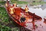 Kiên Giang: Xác minh nguồn gốc thuyền rồng trôi dạt ở U Minh Thượng