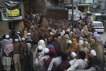 Pakistan: Hàng trăm người giẫm đạp giành bột mì miễn phí trong ngày đầu tháng lễ Ramadan
