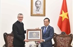 Phó Thủ tướng Trần Lưu Quang tiếp Thứ trưởng Ngoại giao Tòa thánh Vatican