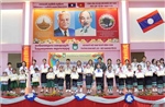 Xúc động lễ bế giảng năm học trường song ngữ Lào - Việt Nam Nguyễn Du